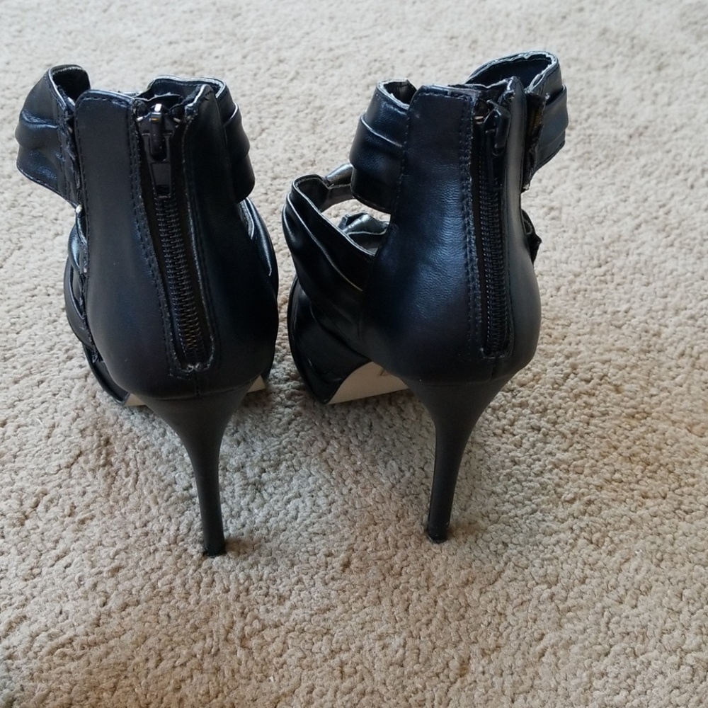 Heels - Picture 4 of 4